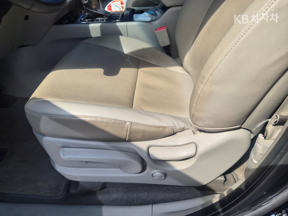 Kia Carnival — miniaturë 9