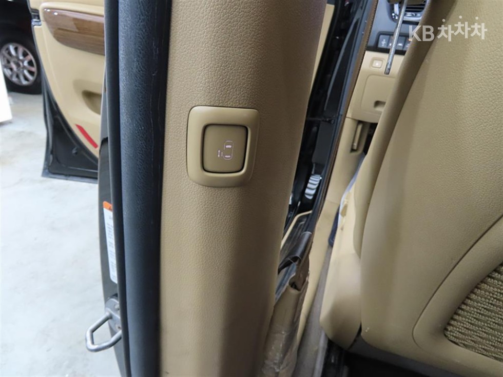 Kia Carnival — miniaturë 12
