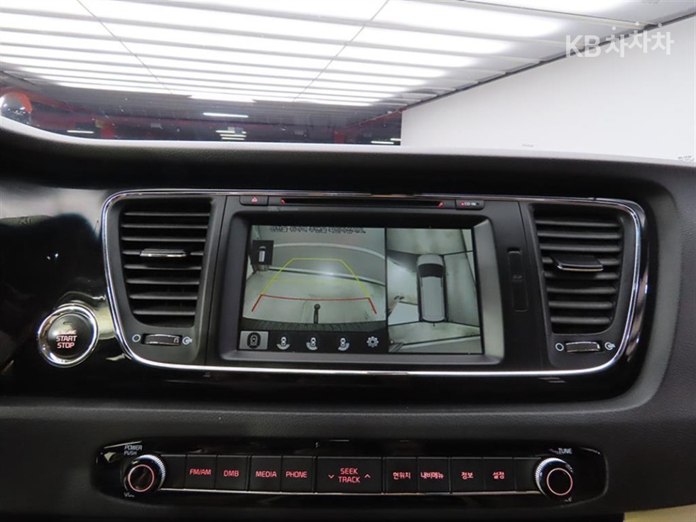 Kia Carnival — miniaturë 15