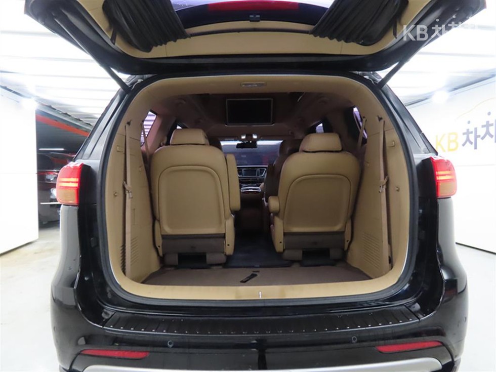 Kia Carnival — miniaturë 18