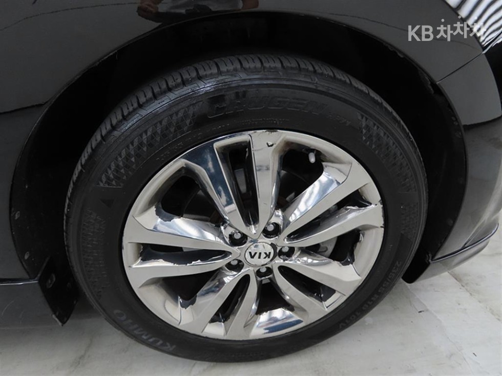 Kia Carnival — miniaturë 20
