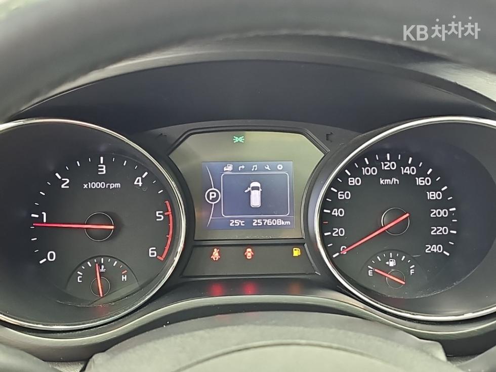 Kia Carnival — miniaturë 6