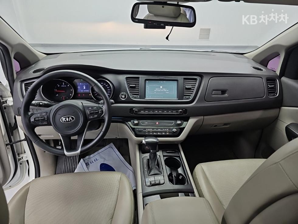 Kia Carnival — miniaturë 7