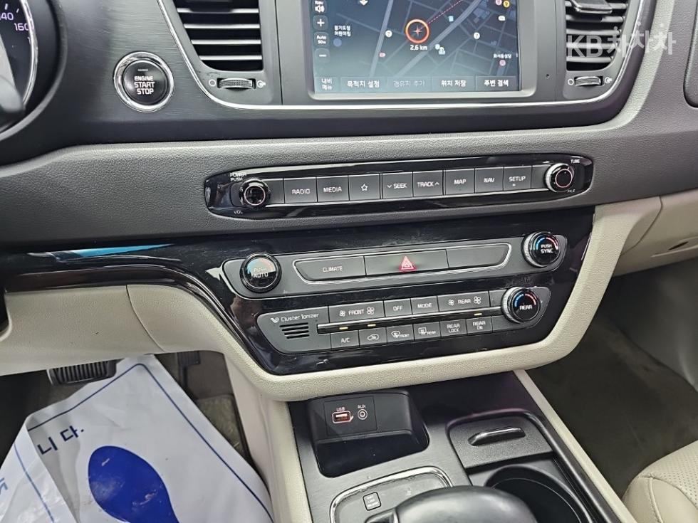 Kia Carnival — miniaturë 10