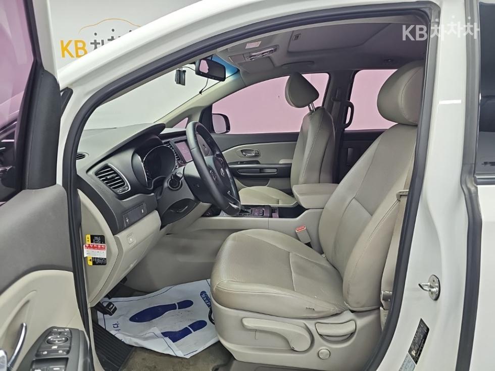 Kia Carnival — miniaturë 11
