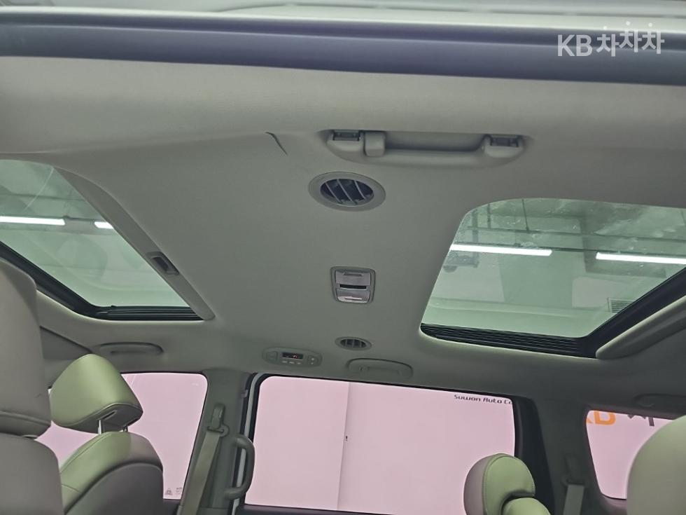 Kia Carnival — miniaturë 15