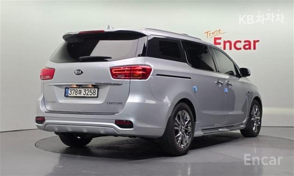 Kia Carnival — miniaturë 2