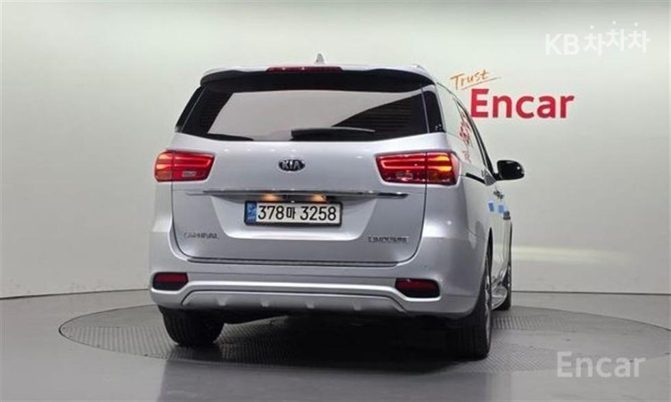 Kia Carnival — miniaturë 4