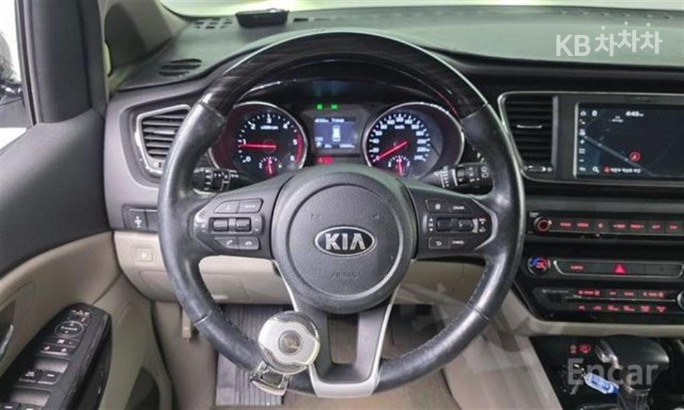Kia Carnival — miniaturë 7