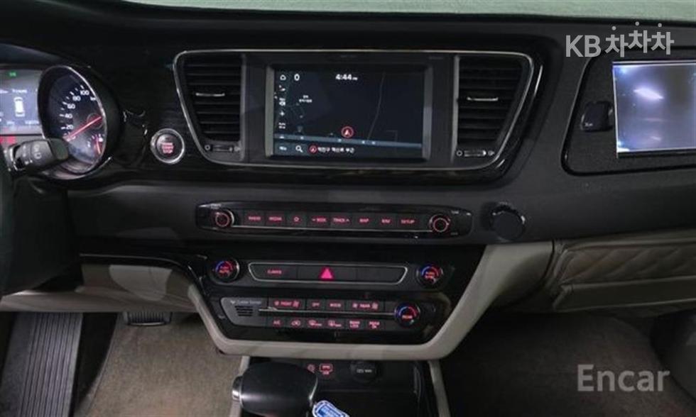 Kia Carnival — miniaturë 8