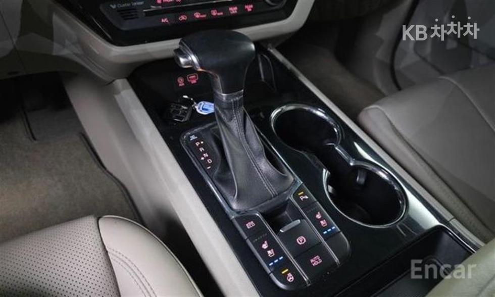 Kia Carnival — miniaturë 10
