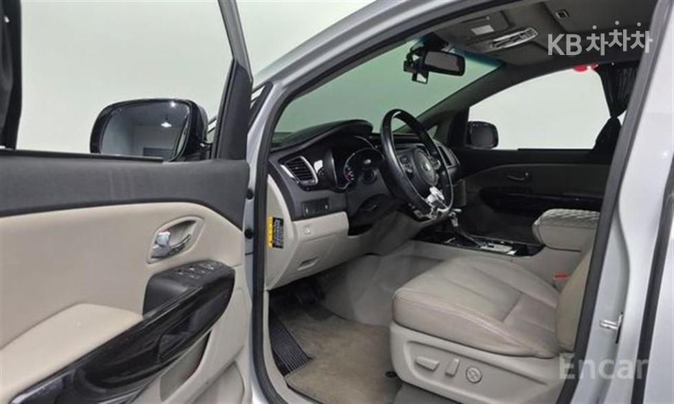 Kia Carnival — miniaturë 11