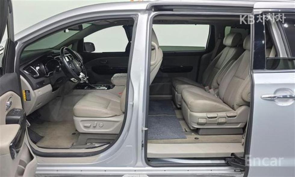 Kia Carnival — miniaturë 13