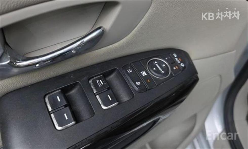 Kia Carnival — miniaturë 15