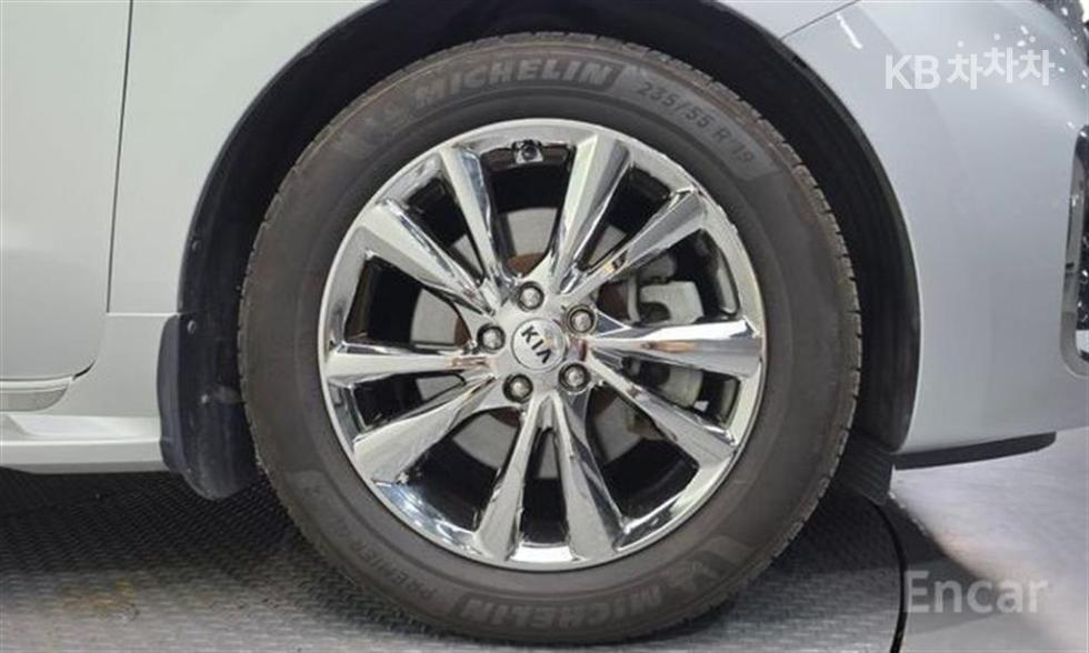 Kia Carnival — miniaturë 18