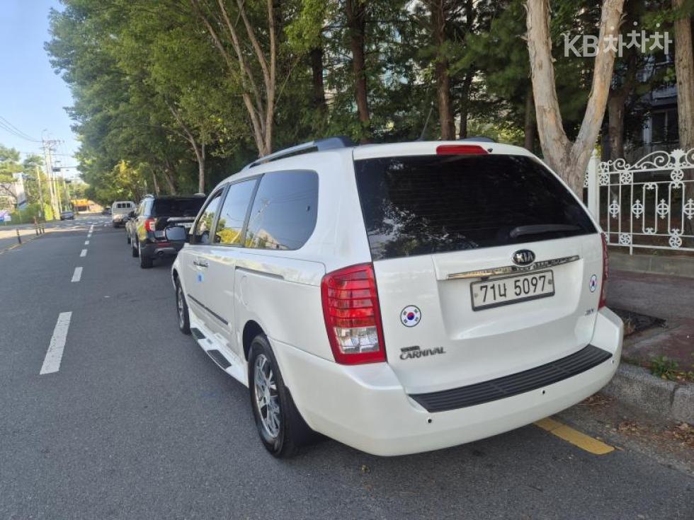 Kia Carnival — miniaturë 3