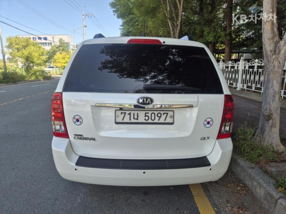 Kia Carnival — miniaturë 4