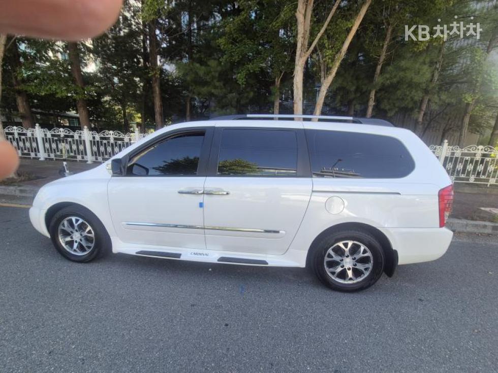 Kia Carnival — miniaturë 5