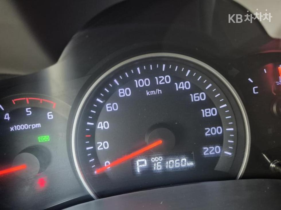 Kia Carnival — miniaturë 8