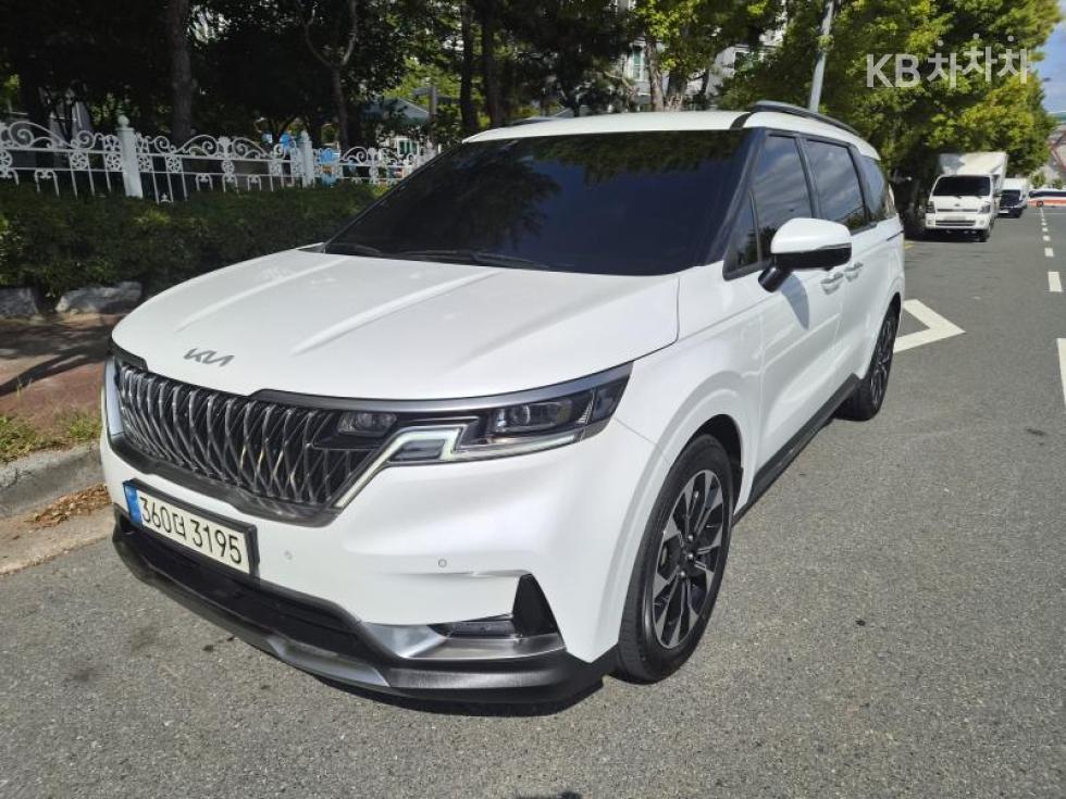 Kia Carnival D2.2 9인승 시그니처 — foto 1