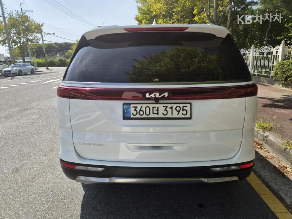 Kia Carnival — miniaturë 4