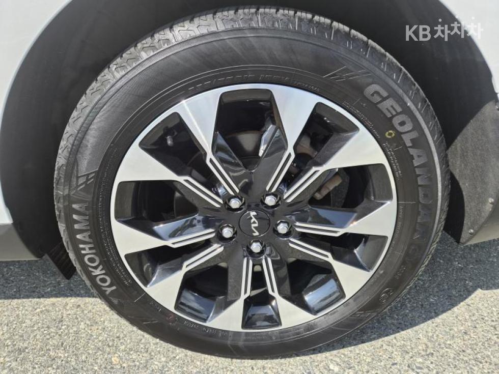 Kia Carnival — miniaturë 5