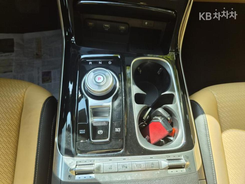 Kia Carnival — miniaturë 9