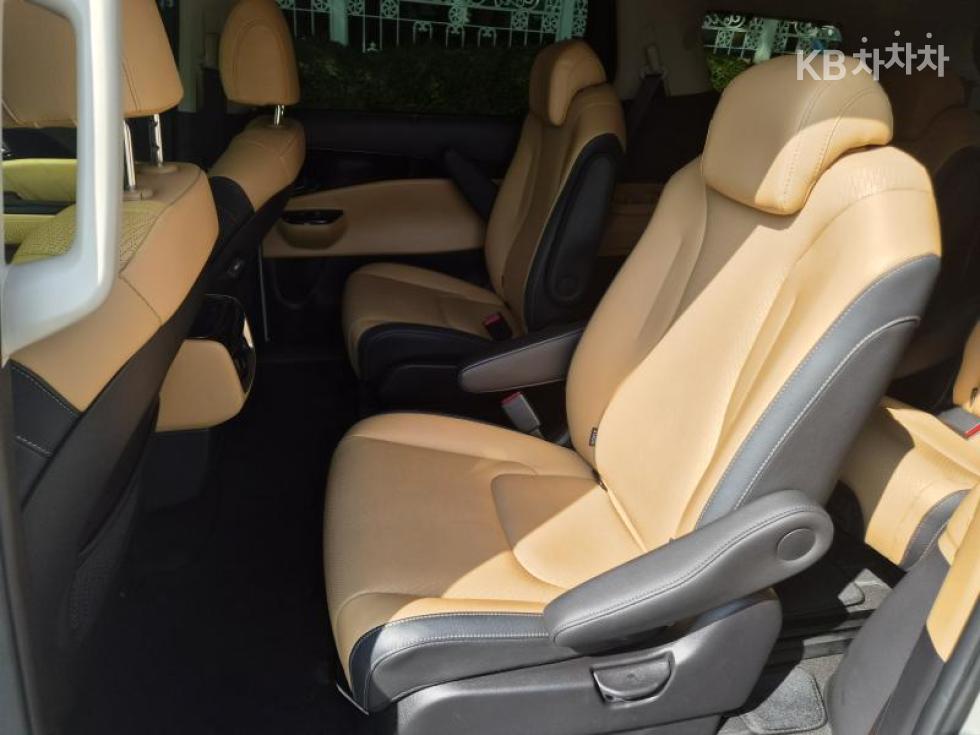Kia Carnival — miniaturë 16