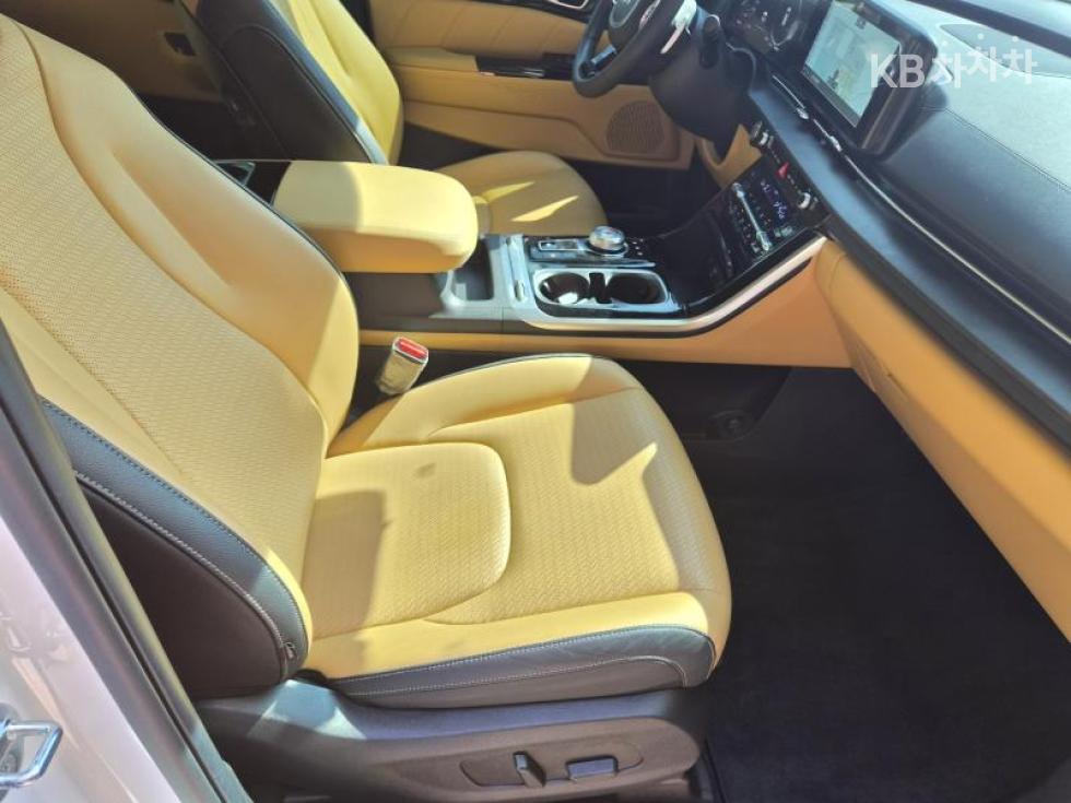 Kia Carnival — miniaturë 17