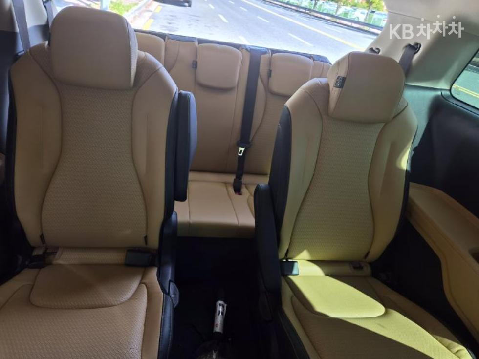 Kia Carnival — miniaturë 18