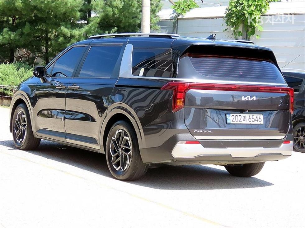 Kia Carnival — miniaturë 3