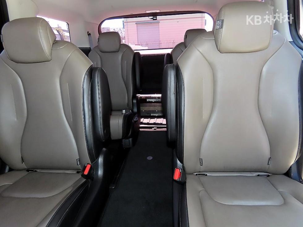 Kia Carnival — miniaturë 7