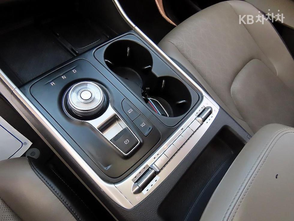 Kia Carnival — miniaturë 11