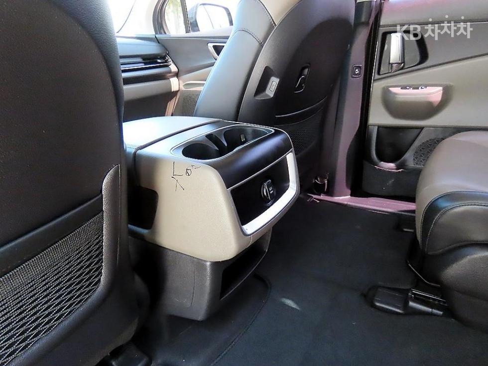 Kia Carnival — miniaturë 18