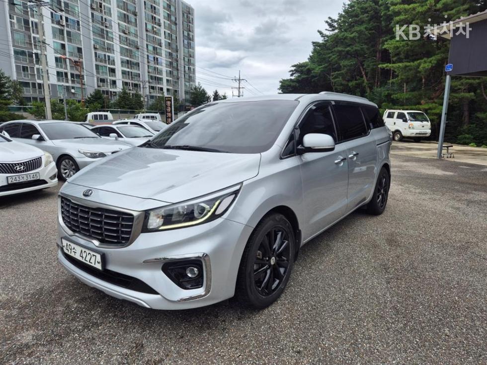 Kia Carnival — miniaturë 2