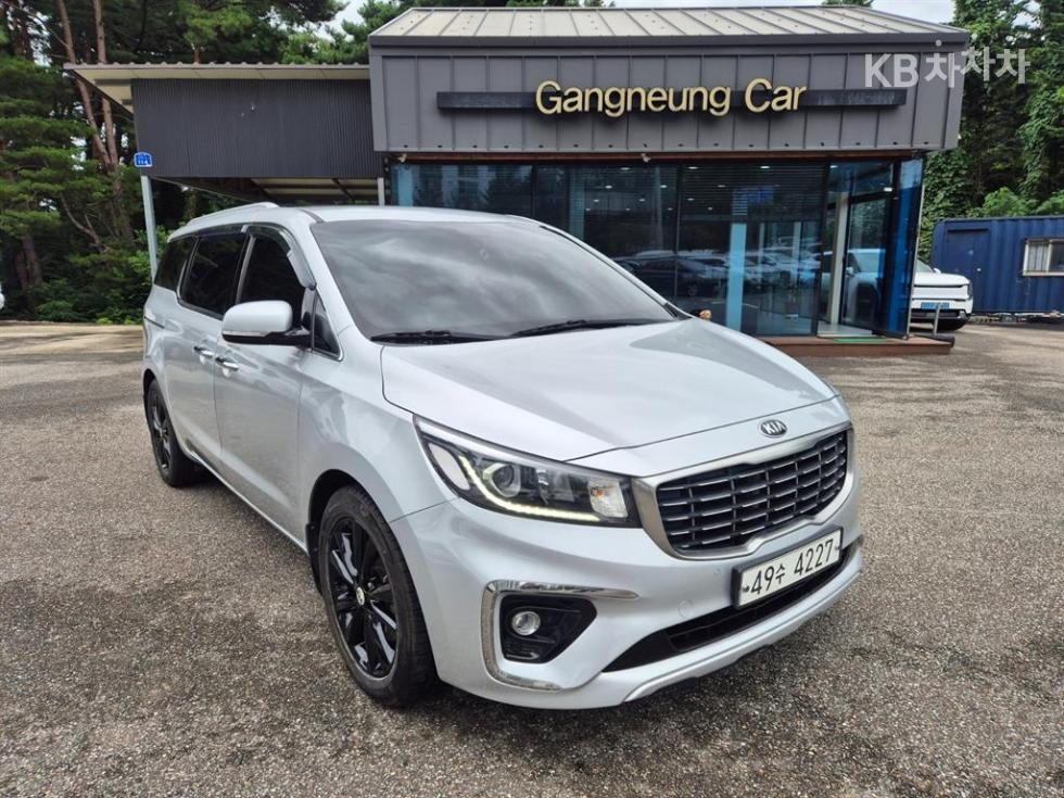 Kia Carnival — miniaturë 4