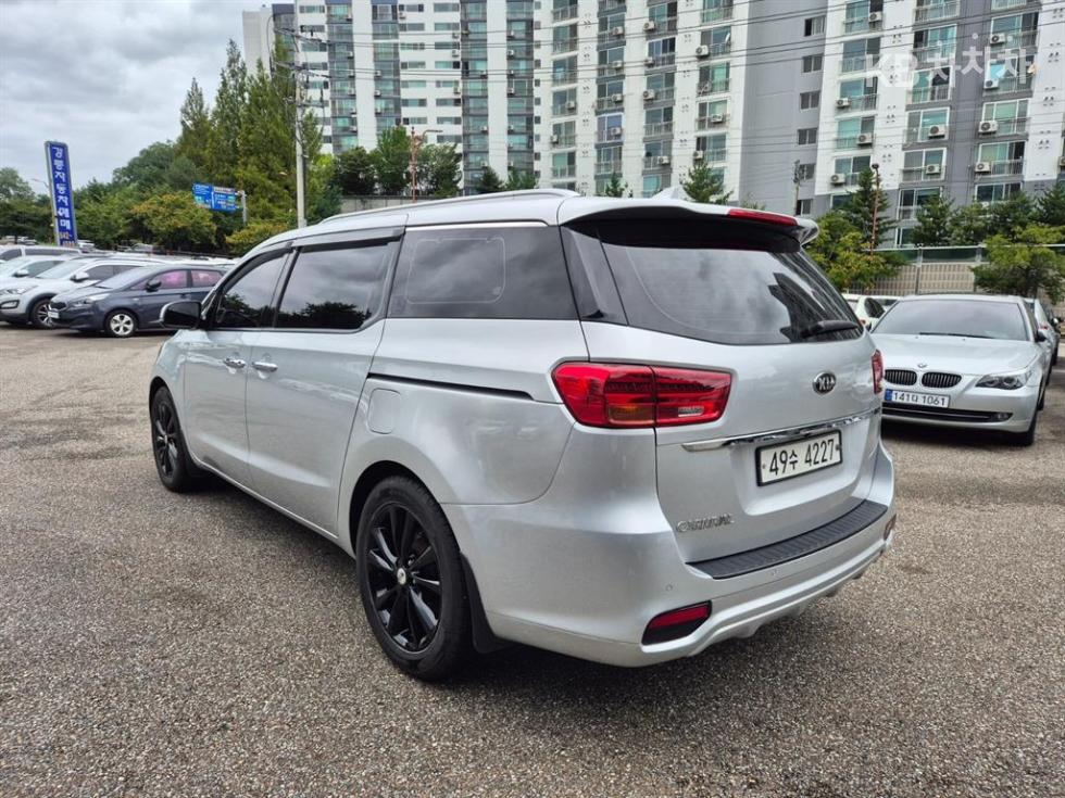 Kia Carnival — miniaturë 5