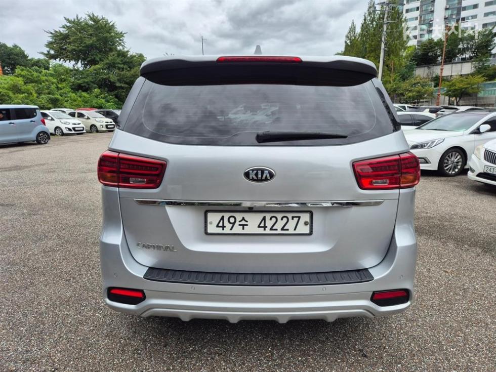 Kia Carnival — miniaturë 6