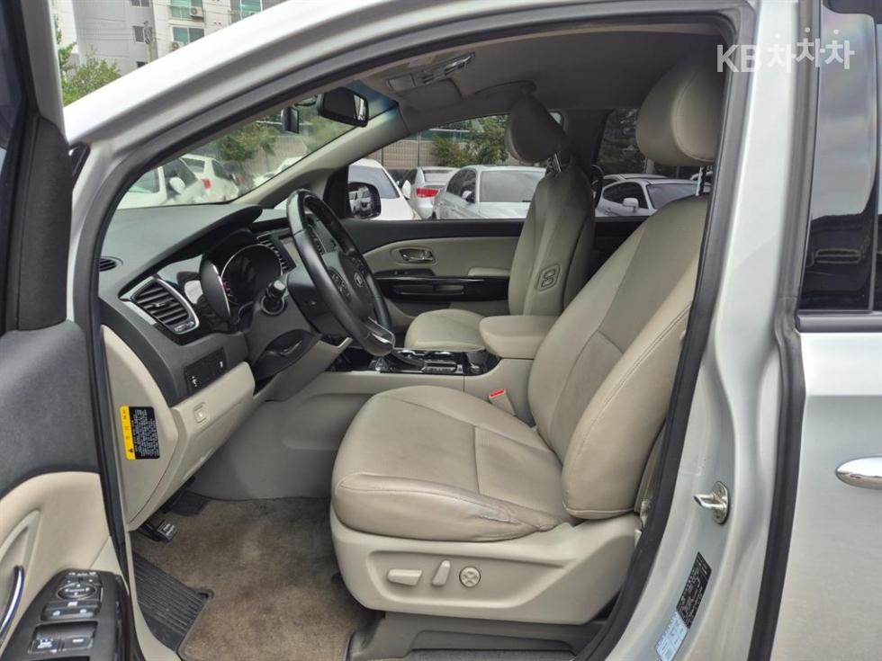 Kia Carnival — miniaturë 7