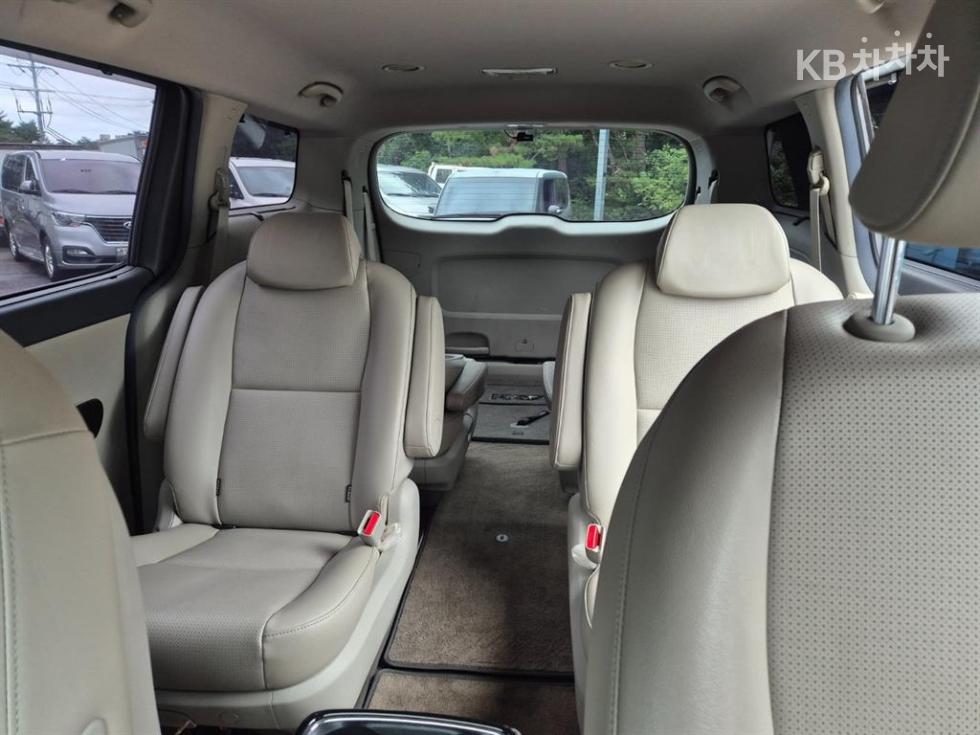 Kia Carnival — miniaturë 9