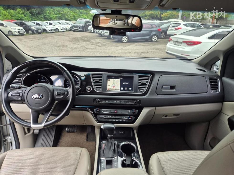 Kia Carnival — miniaturë 10