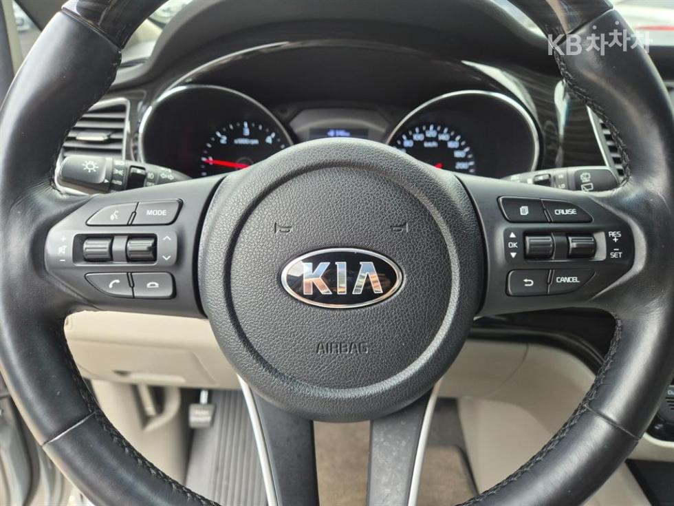 Kia Carnival — miniaturë 14