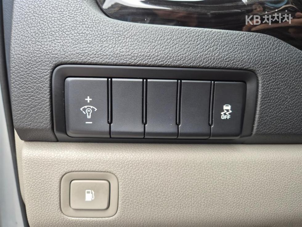 Kia Carnival — miniaturë 16