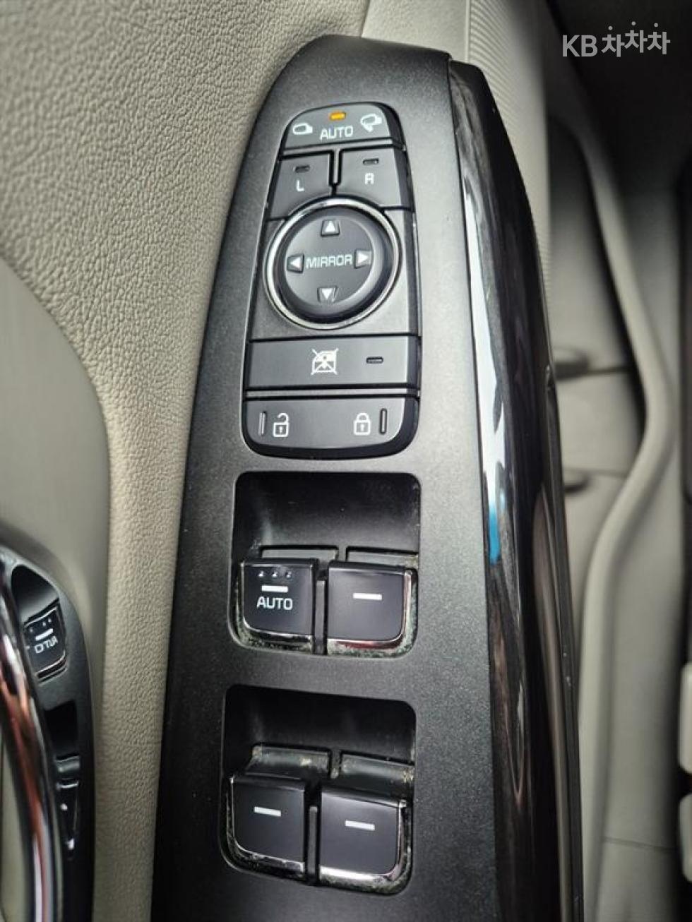 Kia Carnival — miniaturë 18