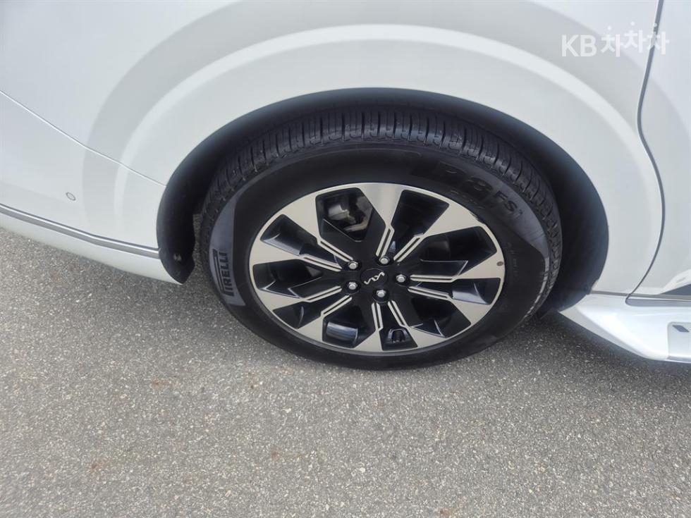 Kia Carnival — miniaturë 10