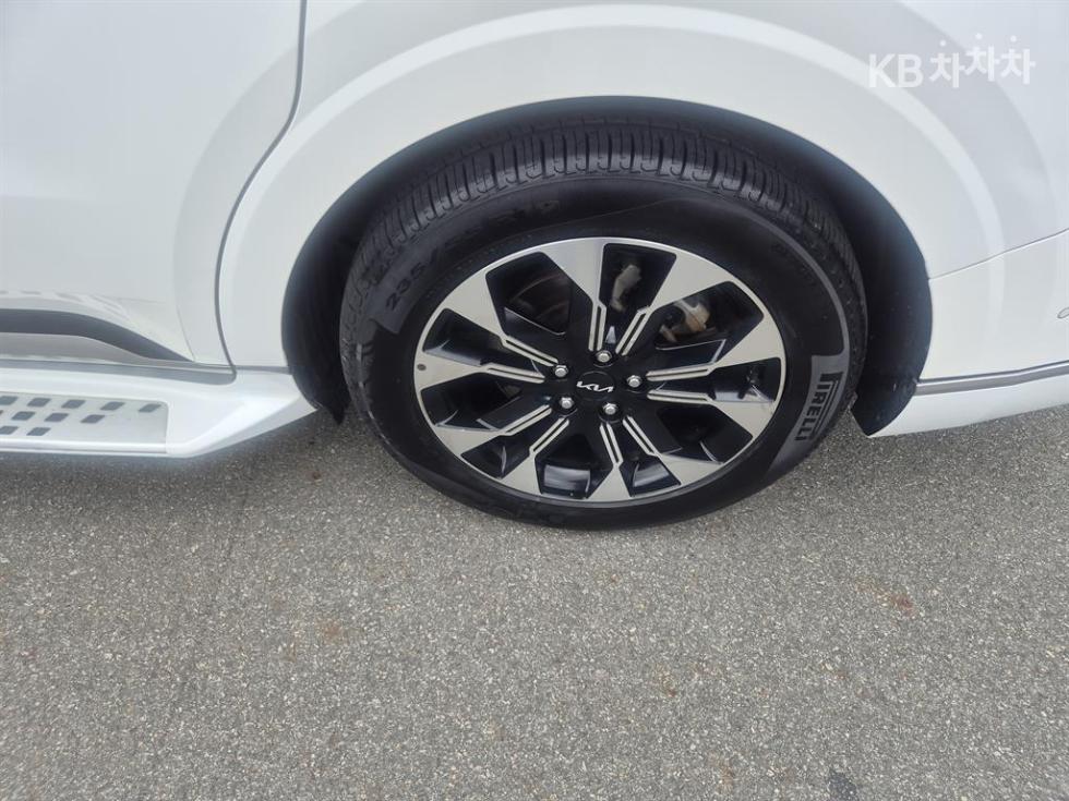 Kia Carnival — miniaturë 11