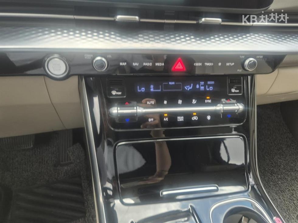 Kia Carnival — miniaturë 17
