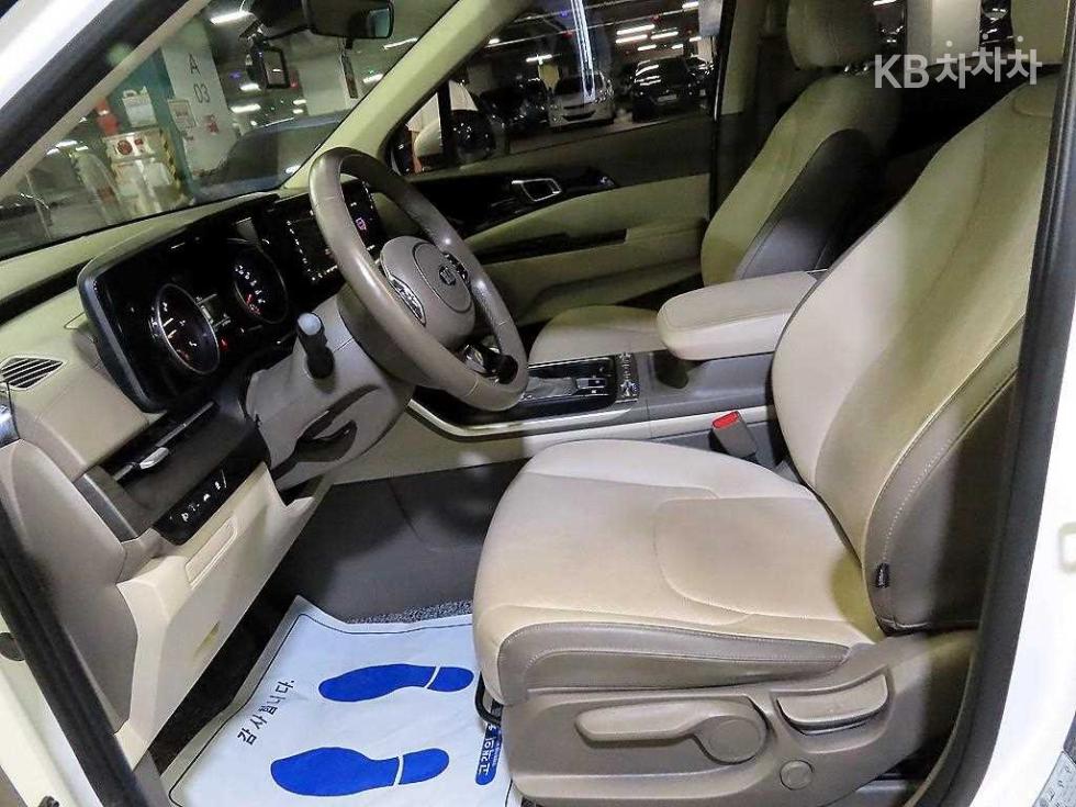 Kia Carnival — miniaturë 6