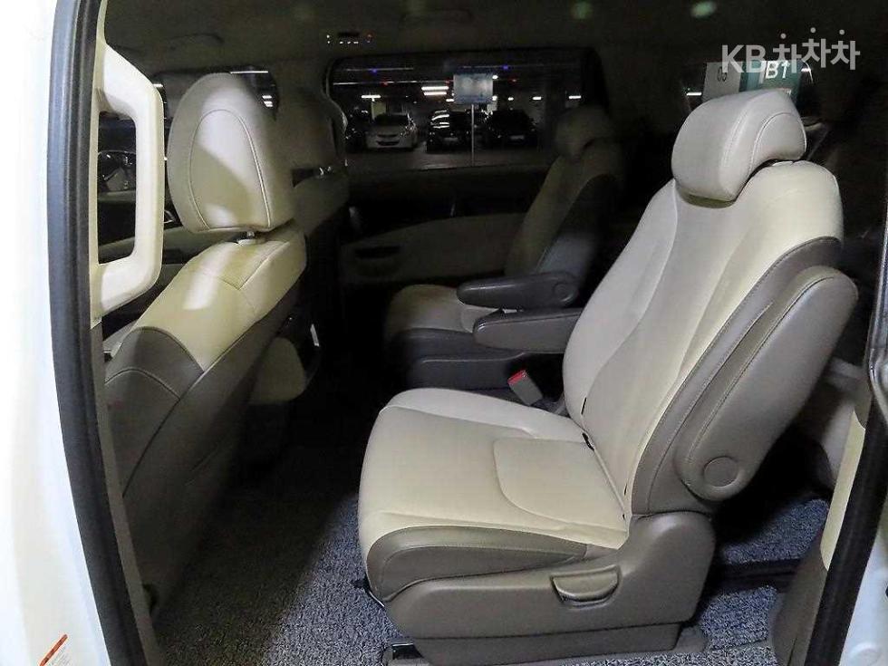 Kia Carnival — miniaturë 7