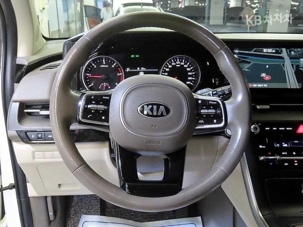 Kia Carnival — miniaturë 8